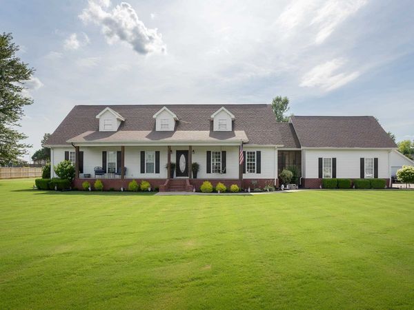 1935 Ashton St, Tuscumbia, AL 35674