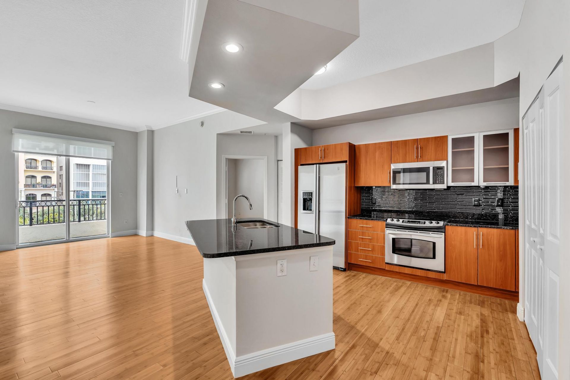 600 S Dixie Highway, Unit 439, West Palm Beach, FL 33401 Main Photo