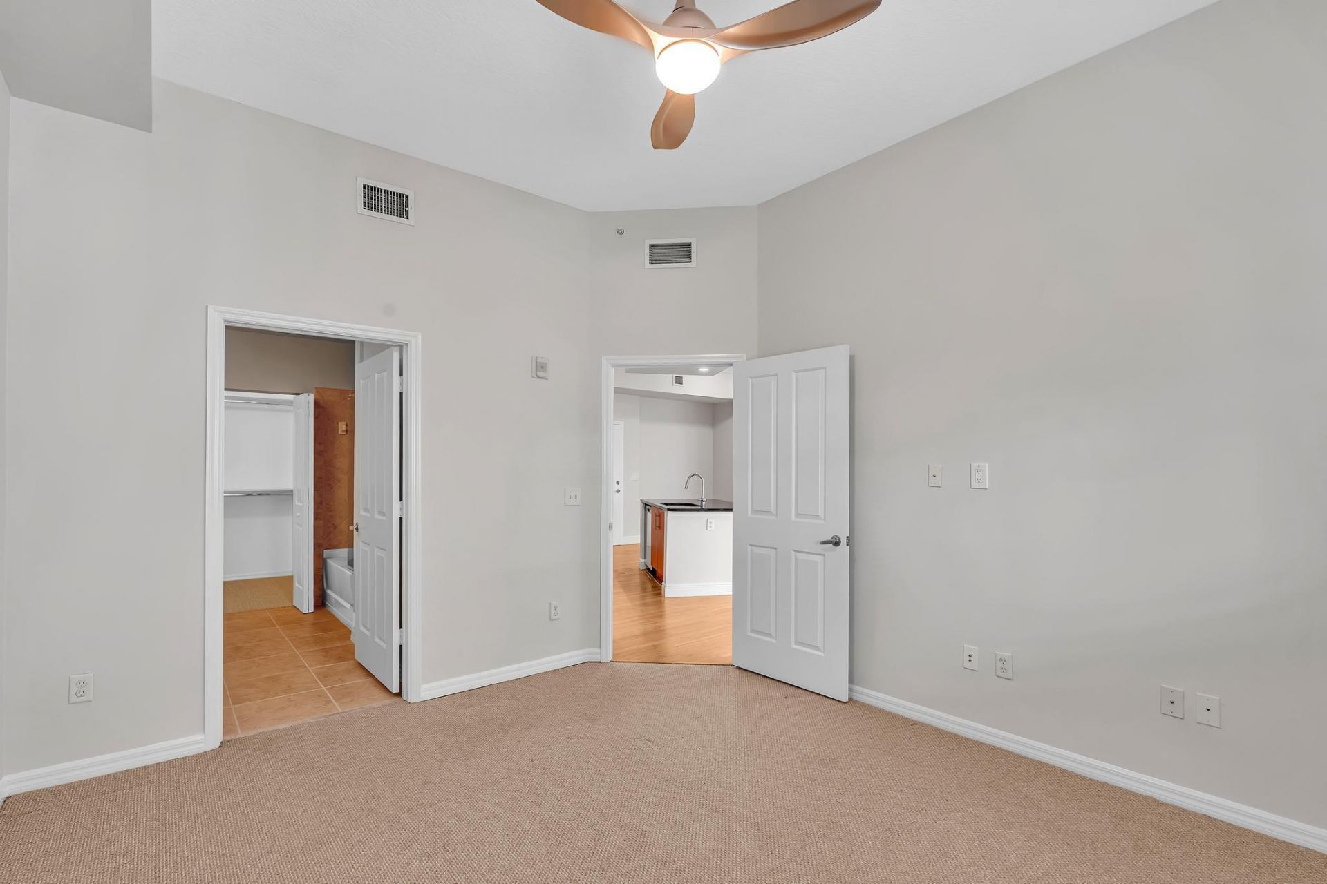 600 S Dixie Highway, Unit 439, West Palm Beach, FL 33401 Photo