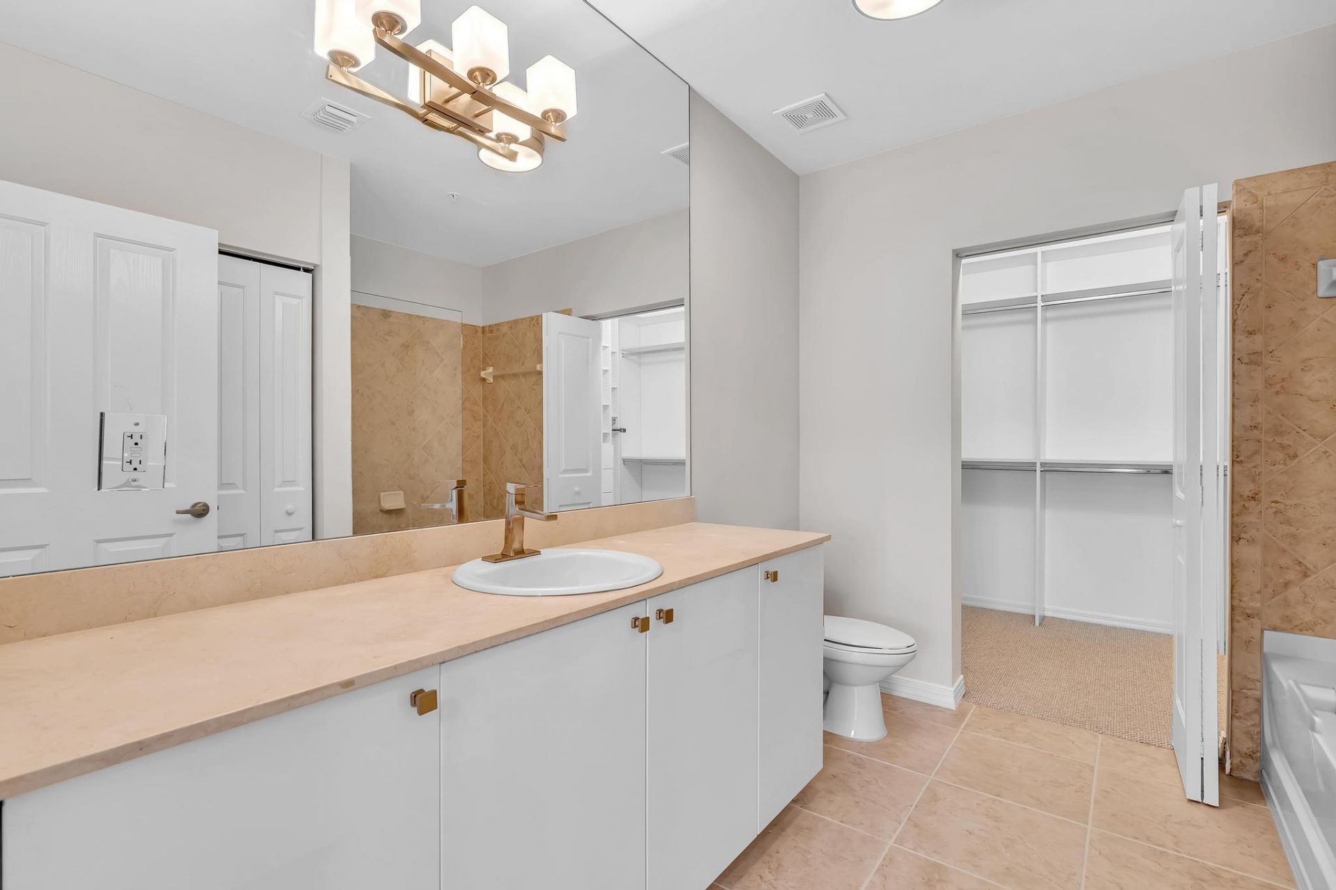 600 S Dixie Highway, Unit 439, West Palm Beach, FL 33401 Photo