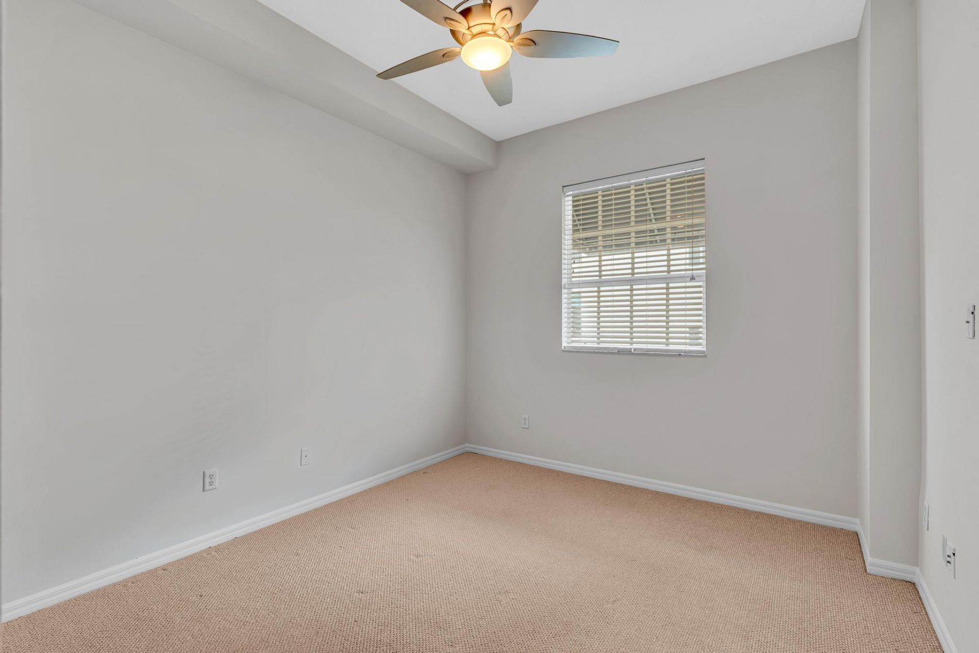 600 S Dixie Highway, Unit 439, West Palm Beach, FL 33401 Photo