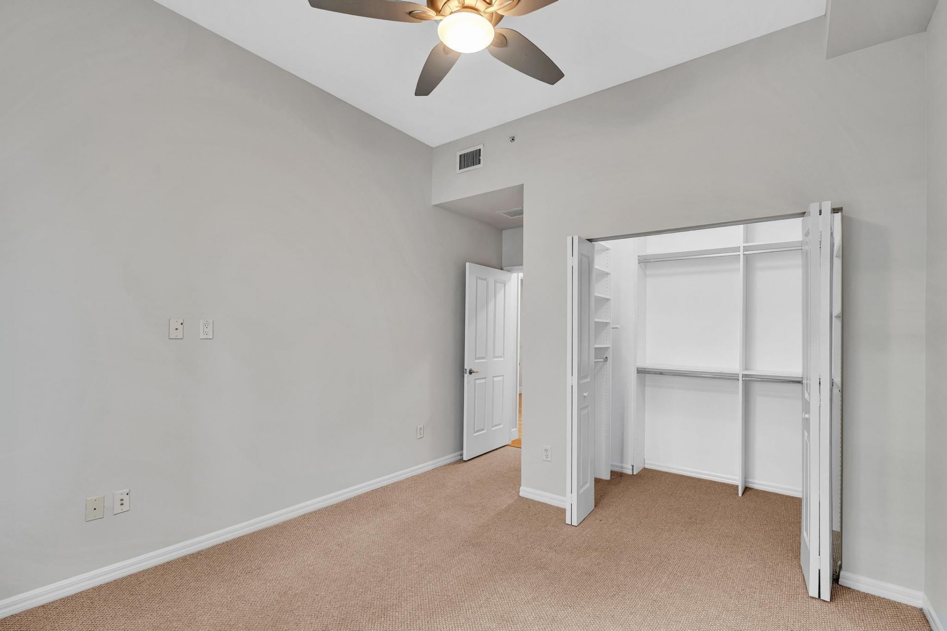 600 S Dixie Highway, Unit 439, West Palm Beach, FL 33401 Photo