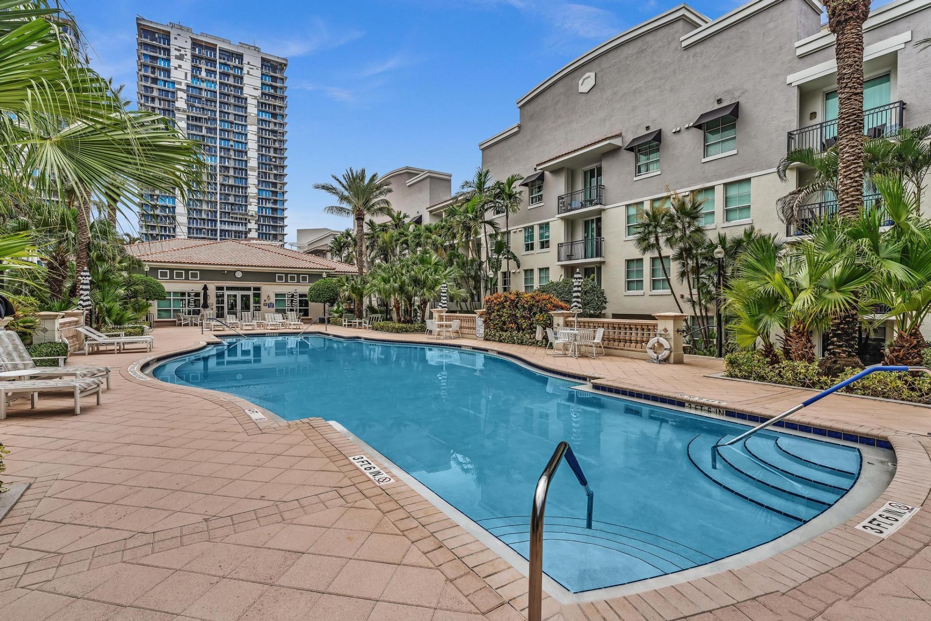 600 S Dixie Highway, Unit 439, West Palm Beach, FL 33401 Photo