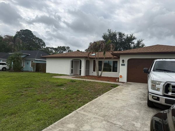 450 SW Eyerly Avenue, Port St. Lucie, FL 34983