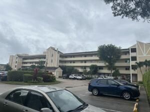 7286 Huntington Lane, Unit 303, Delray Beach, FL 33446