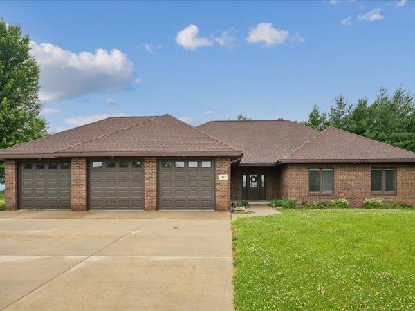 105 Leibold Court, East Dubuque, IA 61025