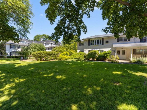 510 W Eastman Street, Unit 2F, Arlington Heights, IL 60005