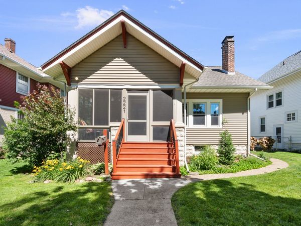 2221 RIPLEY Street , Davenport, IA 52803