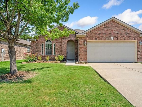 8925 Whirlwind Trail, Aubrey, TX 76227