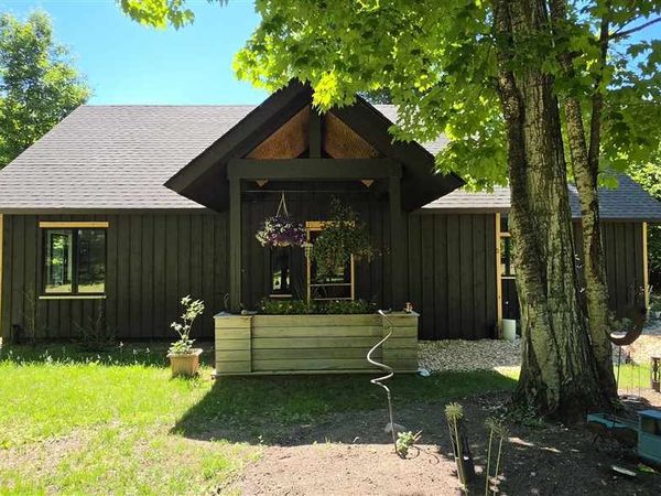 1718 N Lake Shore Drive, Harbor Springs, MI 49740