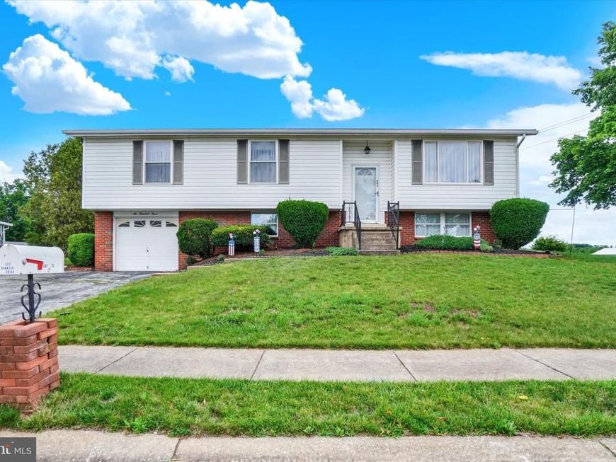 603 Oakwood Drive, Dover, PA 17315 Main Photo