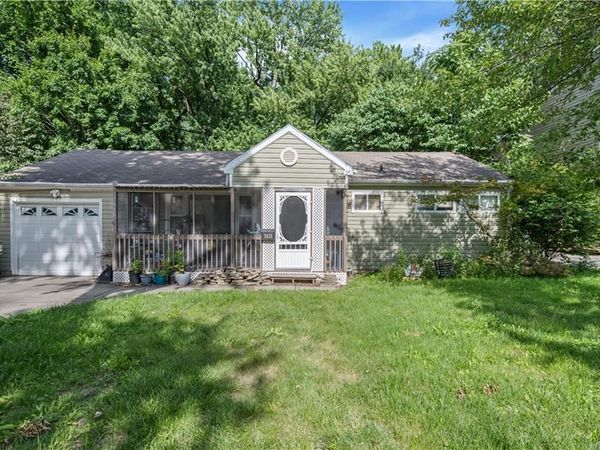 7435 Reeds Lane, Overland Park, KS 66204