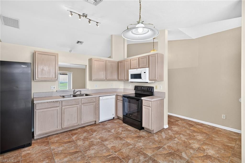 903 SE 5th Ave, Cape Coral, FL 33990 Photo