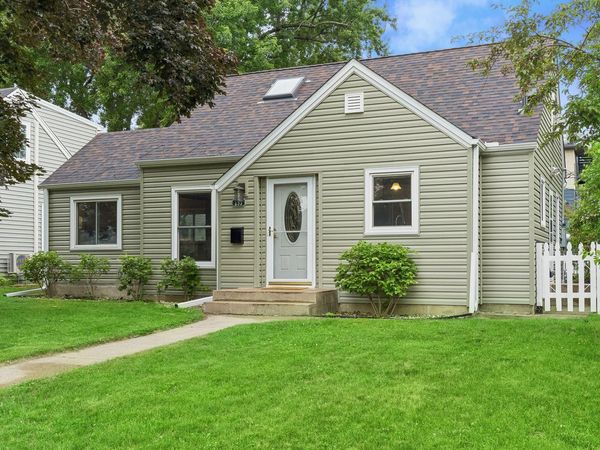 253 Washburn Avenue N, Minneapolis, MN 55405