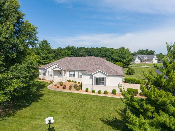14205 N McRaven Lane, Mt Vernon, IL 62864
