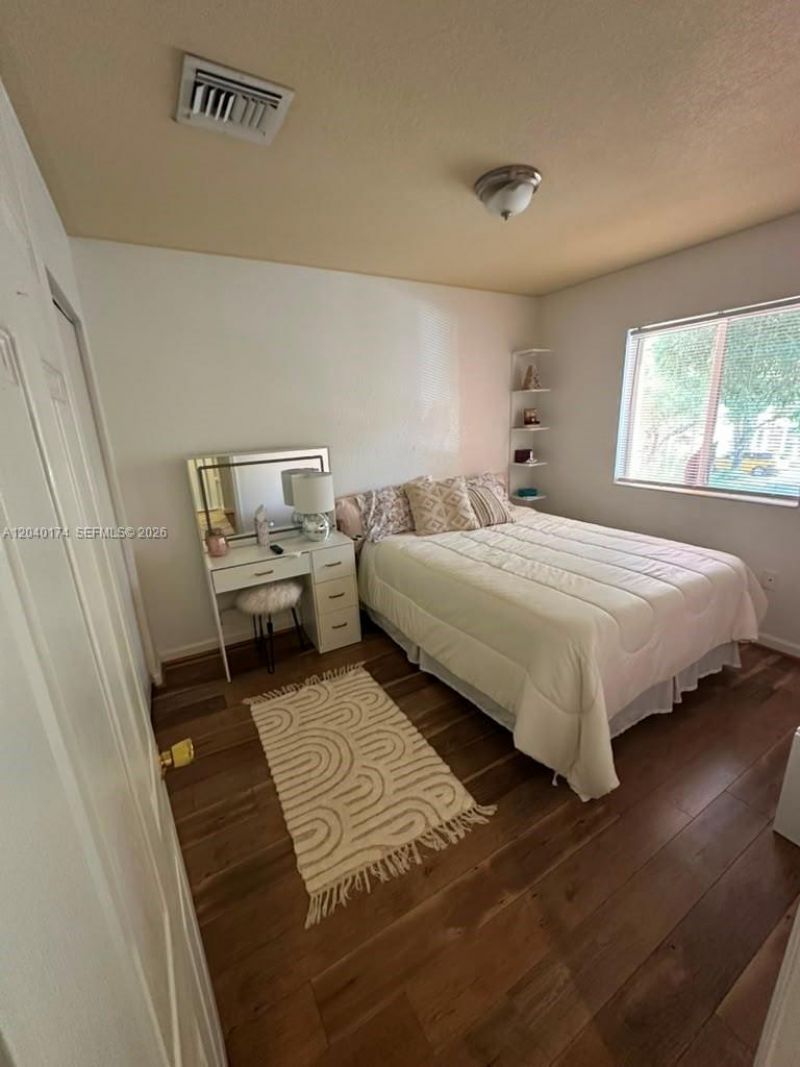 31 SE 3 , Hallandale Beach, FL 33009 Photo