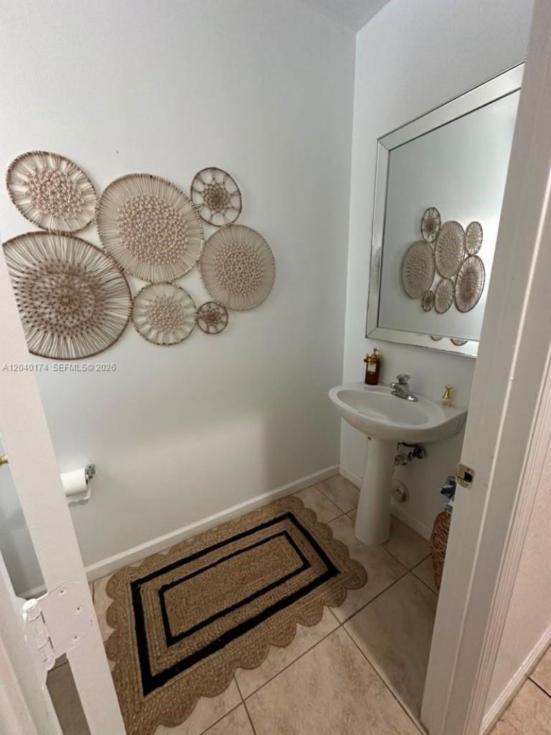 31 SE 3 , Hallandale Beach, FL 33009 Photo