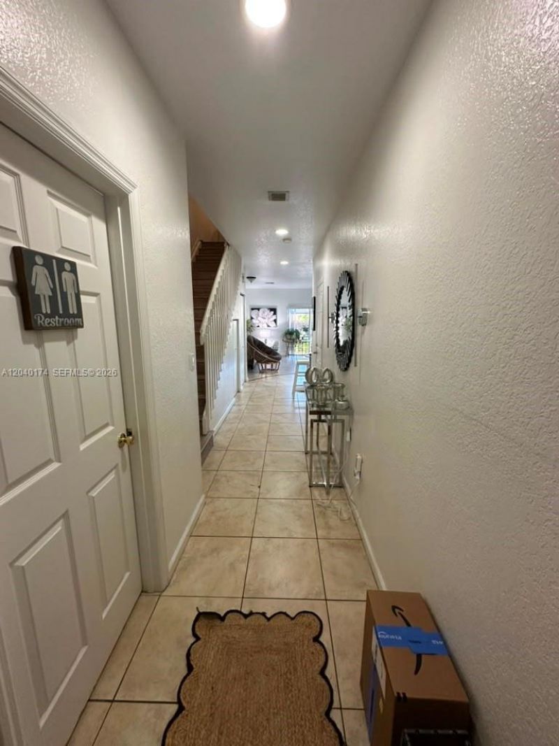 31 SE 3 , Hallandale Beach, FL 33009 Photo