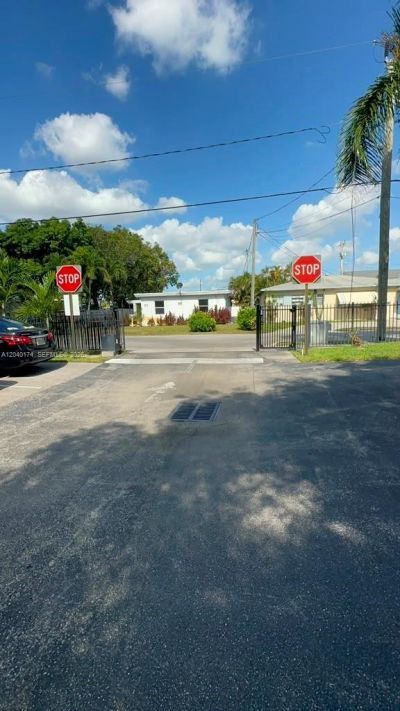 31 SE 3 , Hallandale Beach, FL 33009 Photo