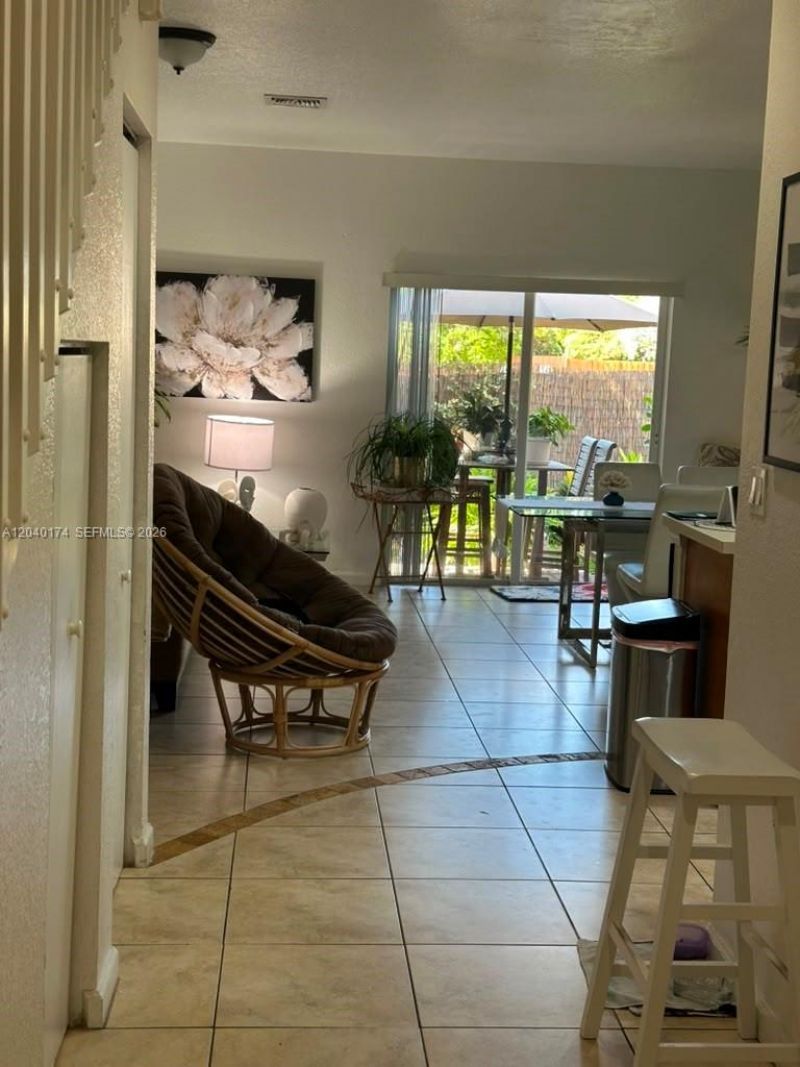 31 SE 3 , Hallandale Beach, FL 33009 Photo