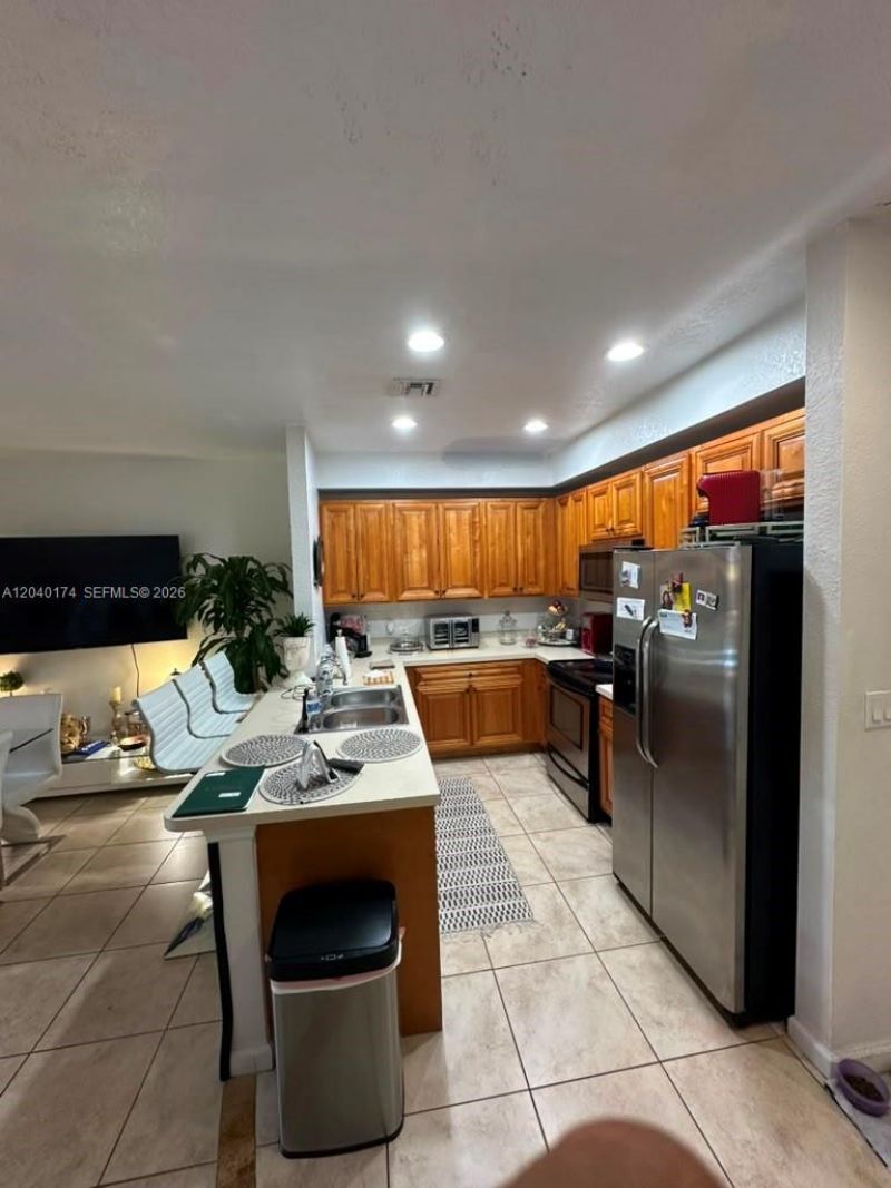 31 SE 3 , Hallandale Beach, FL 33009 Photo