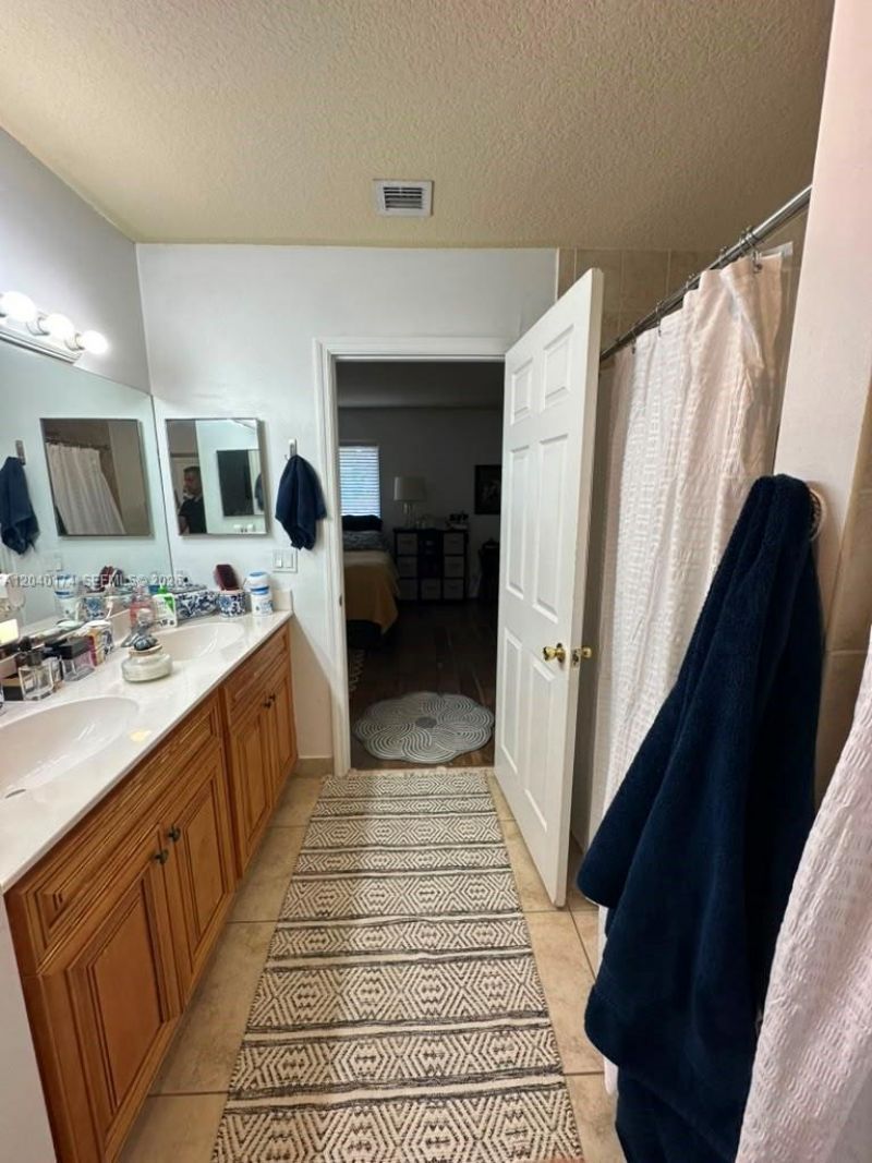 31 SE 3 , Hallandale Beach, FL 33009 Photo
