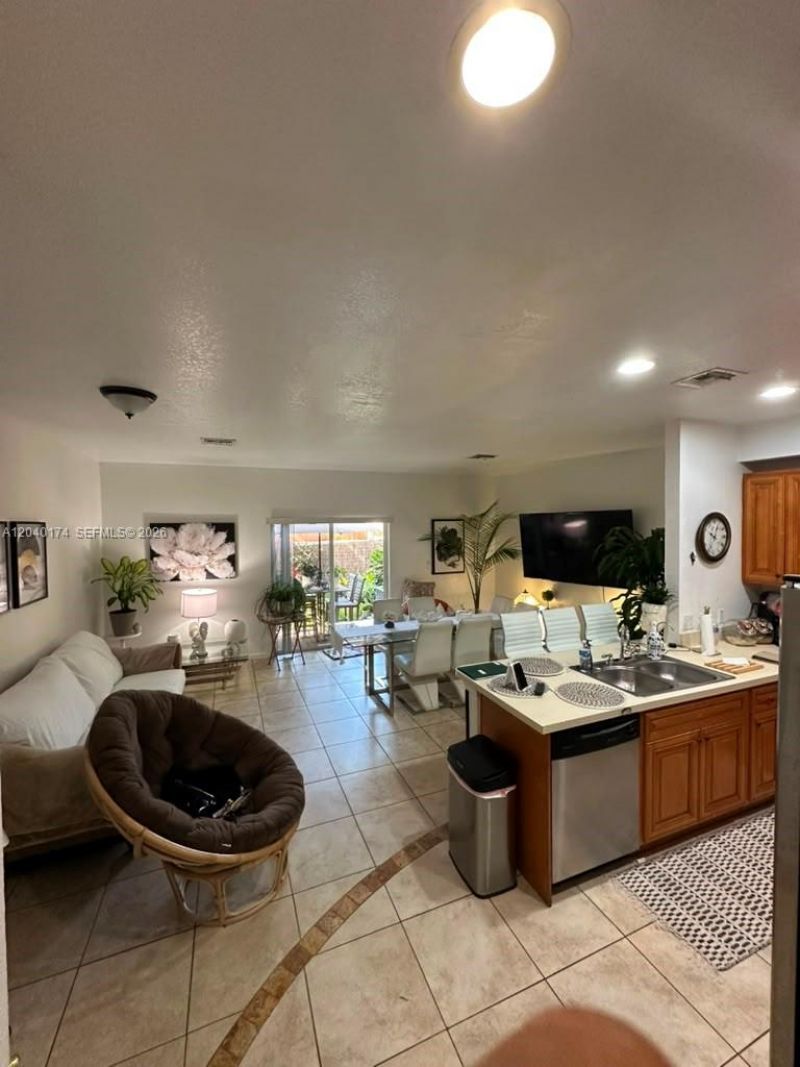 31 SE 3 , Hallandale Beach, FL 33009 Photo