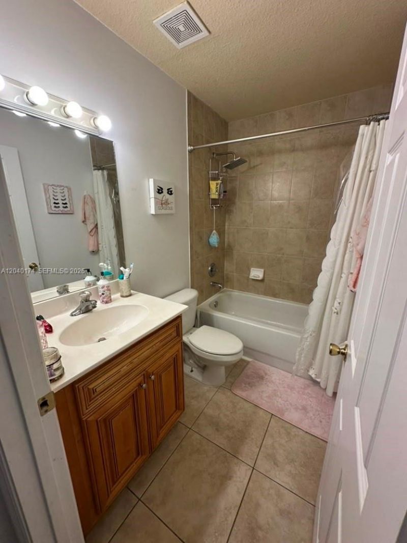 31 SE 3 , Hallandale Beach, FL 33009 Photo
