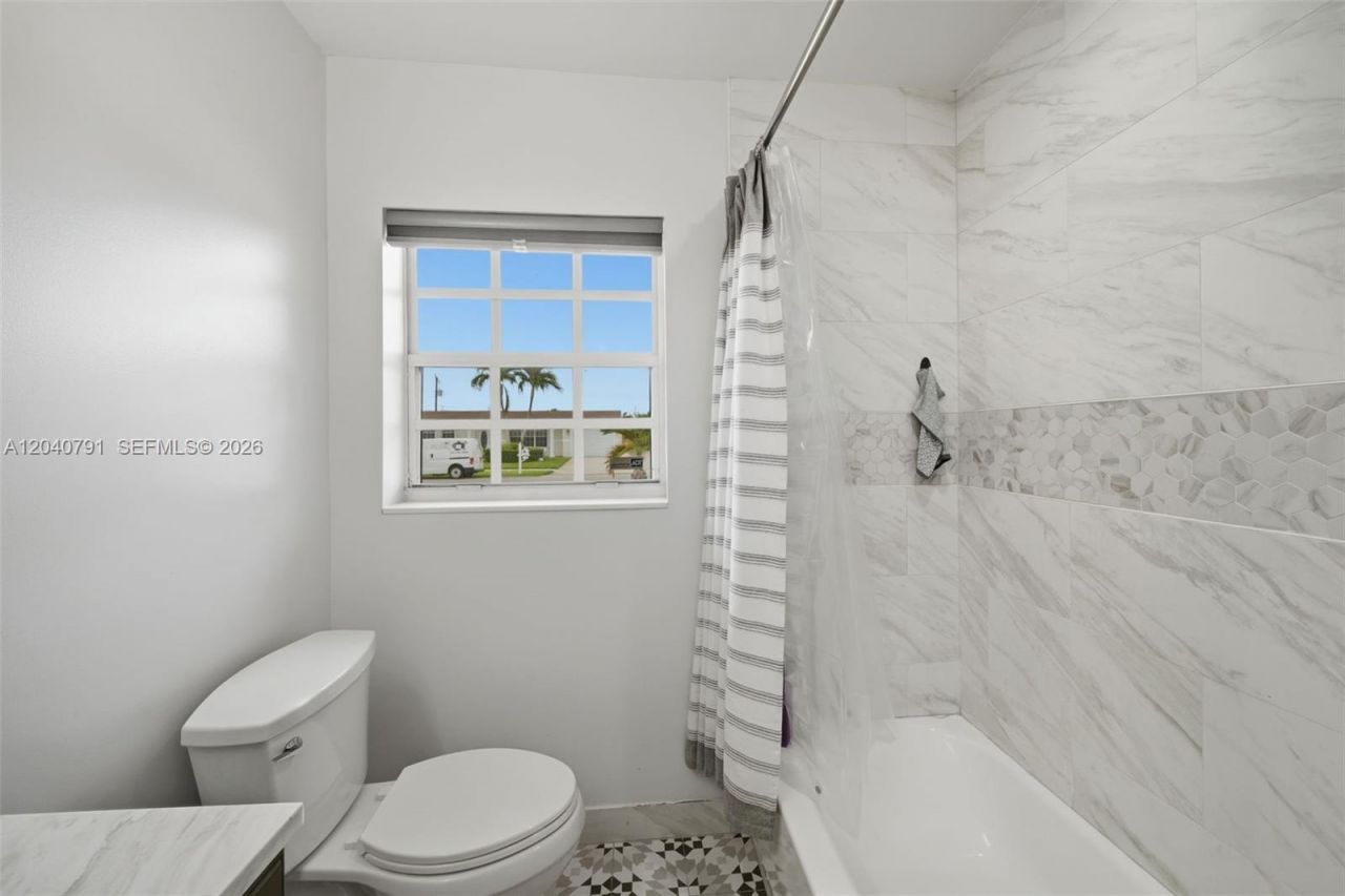4481 NW 176th Ter, Miami Gardens, FL 33055 Photo