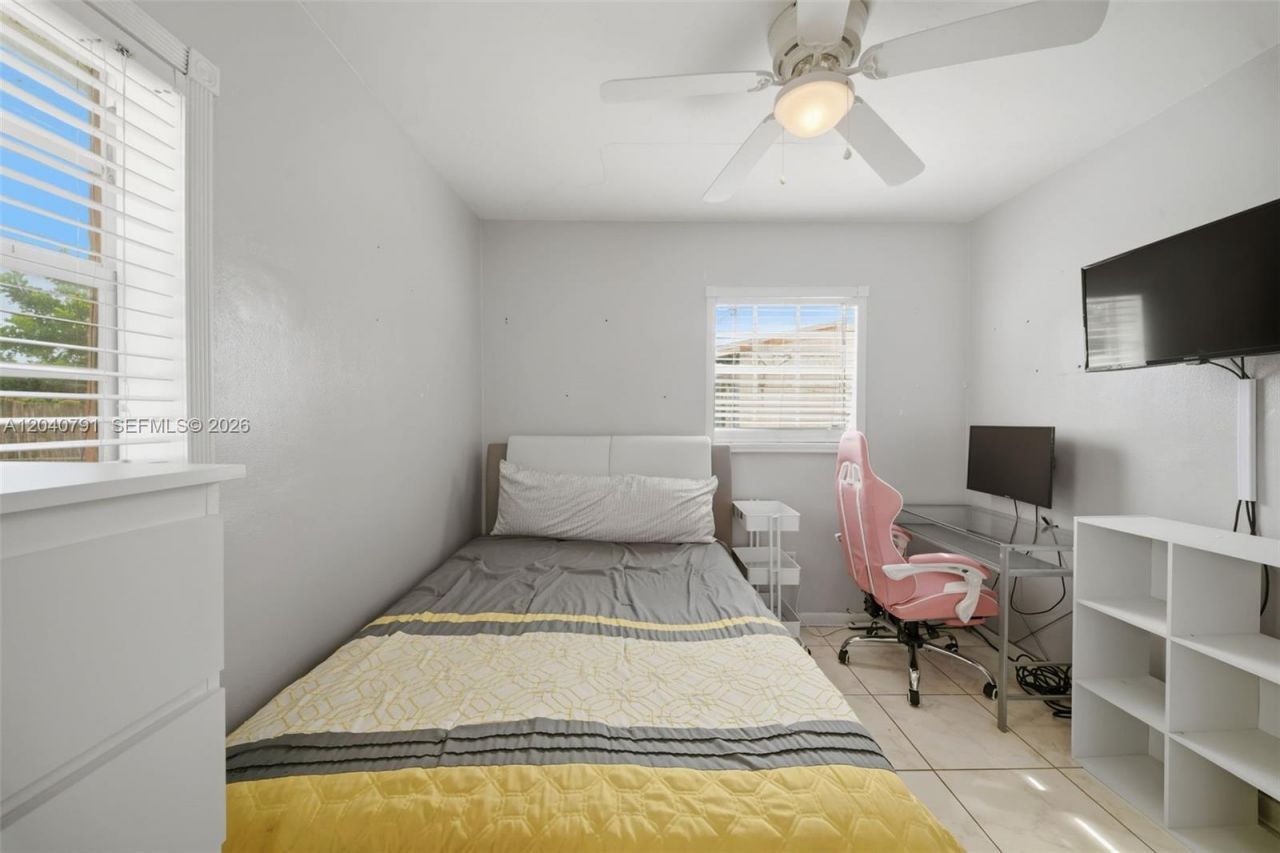 4481 NW 176th Ter, Miami Gardens, FL 33055 Photo