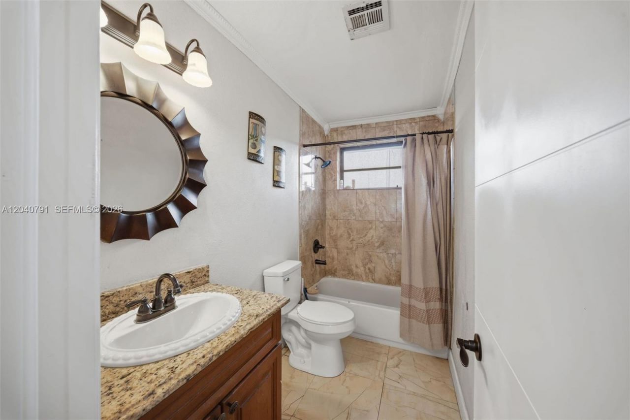4481 NW 176th Ter, Miami Gardens, FL 33055 Photo