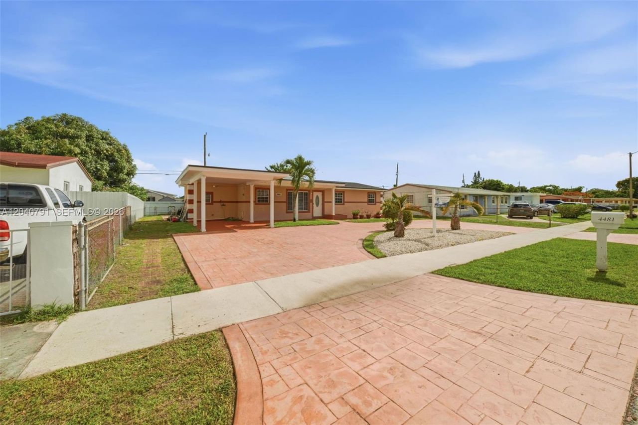 4481 NW 176th Ter, Miami Gardens, FL 33055 Photo