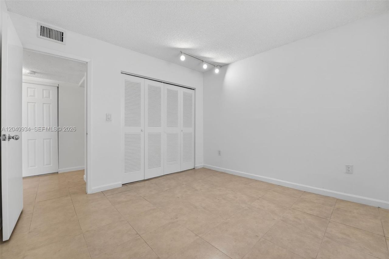 6780 W 2nd Ct, Unit 316, Hialeah, FL 33012 Photo