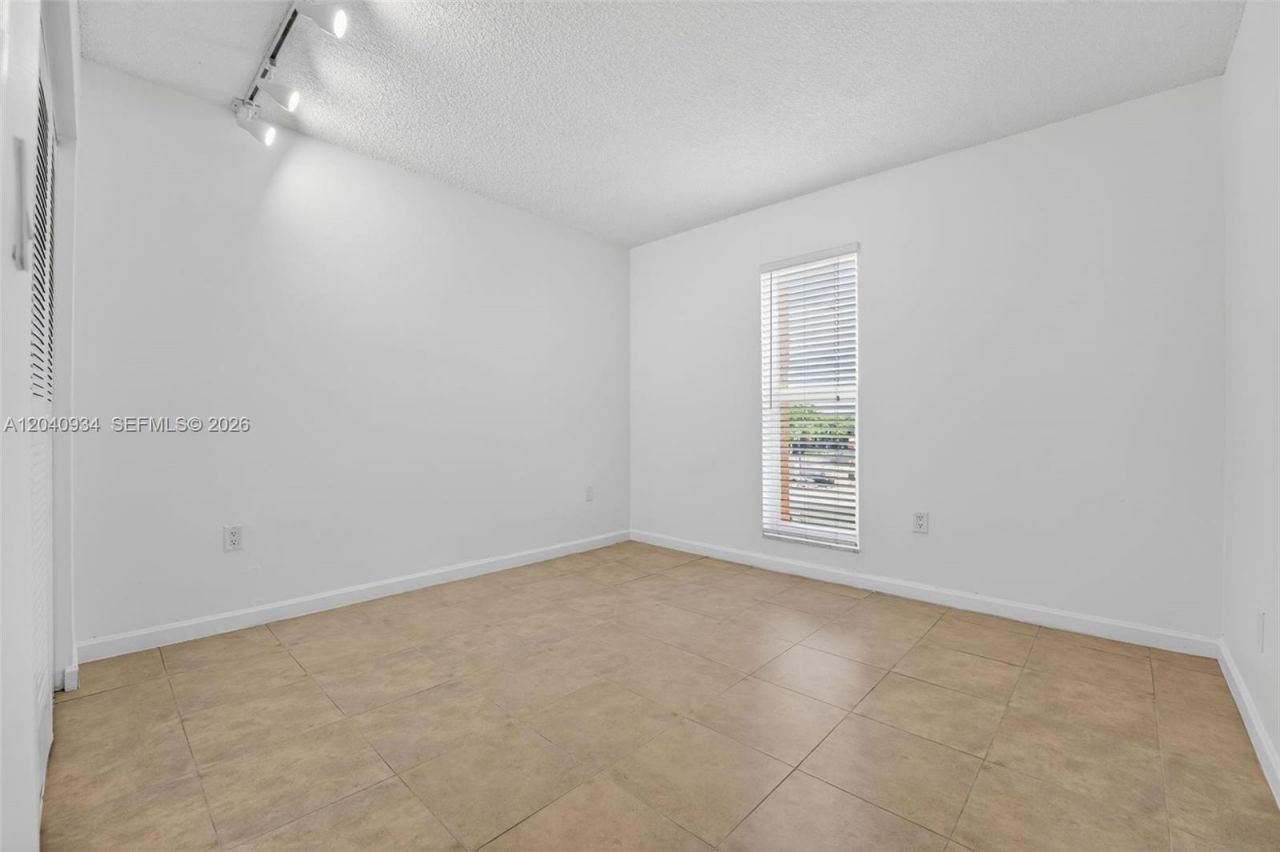 6780 W 2nd Ct, Unit 316, Hialeah, FL 33012 Photo