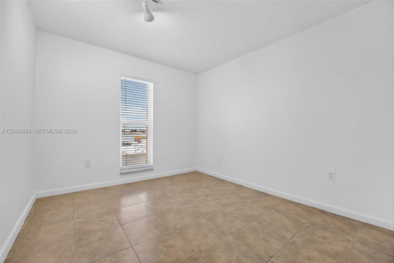 6780 W 2nd Ct, Unit 316, Hialeah, FL 33012 Photo