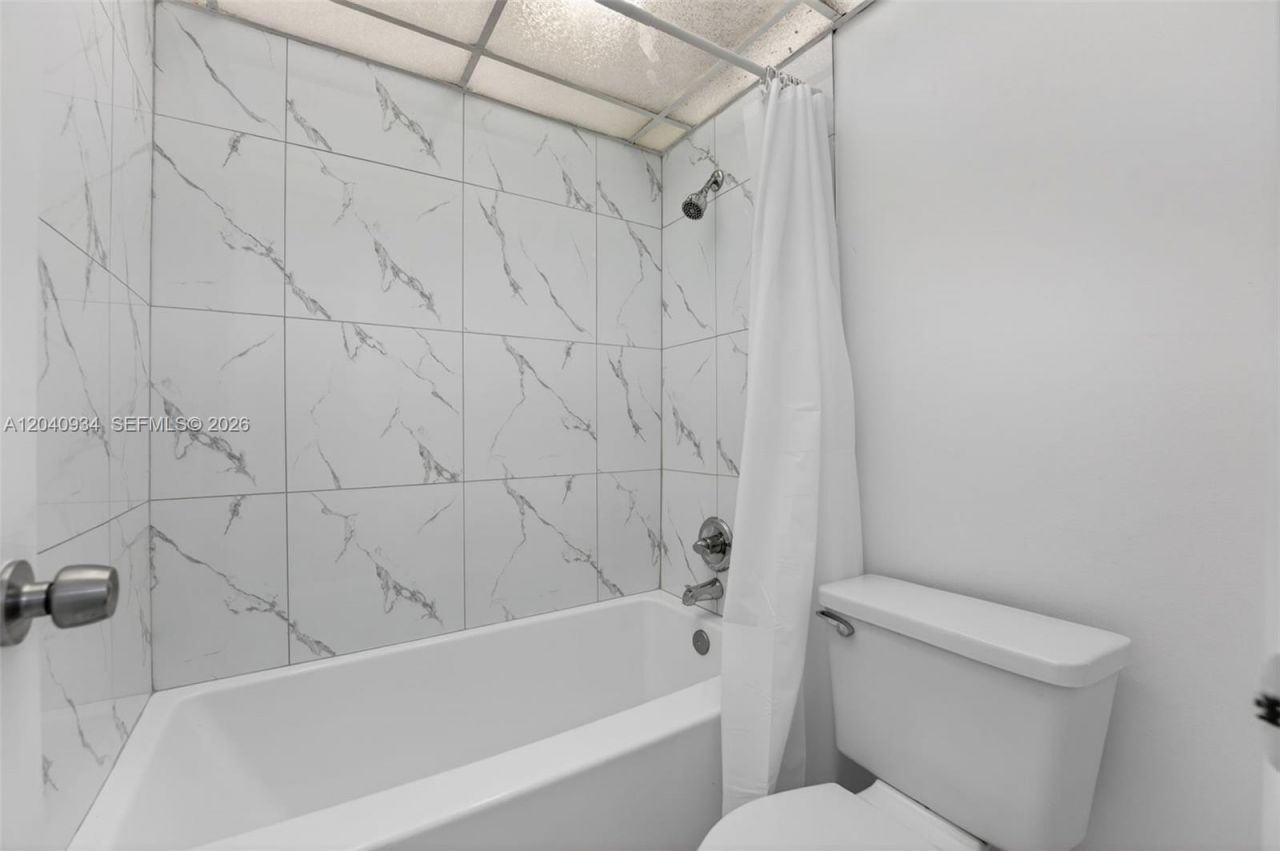 6780 W 2nd Ct, Unit 316, Hialeah, FL 33012 Photo