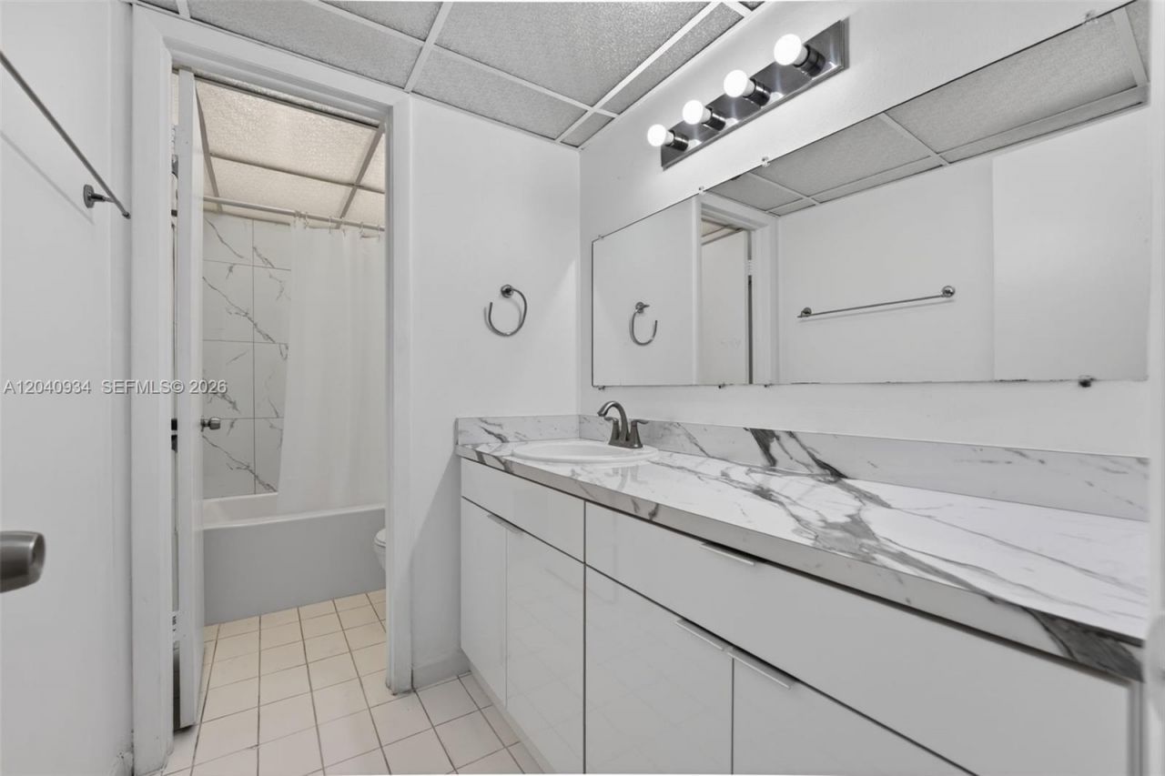 6780 W 2nd Ct, Unit 316, Hialeah, FL 33012 Photo