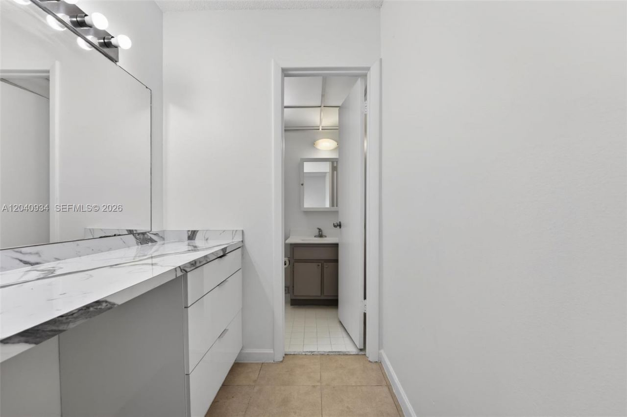 6780 W 2nd Ct, Unit 316, Hialeah, FL 33012 Photo