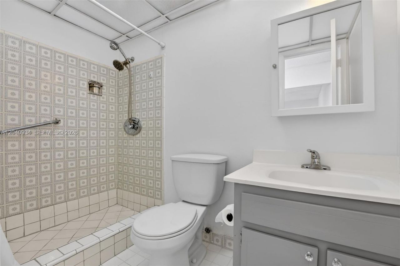 6780 W 2nd Ct, Unit 316, Hialeah, FL 33012 Photo