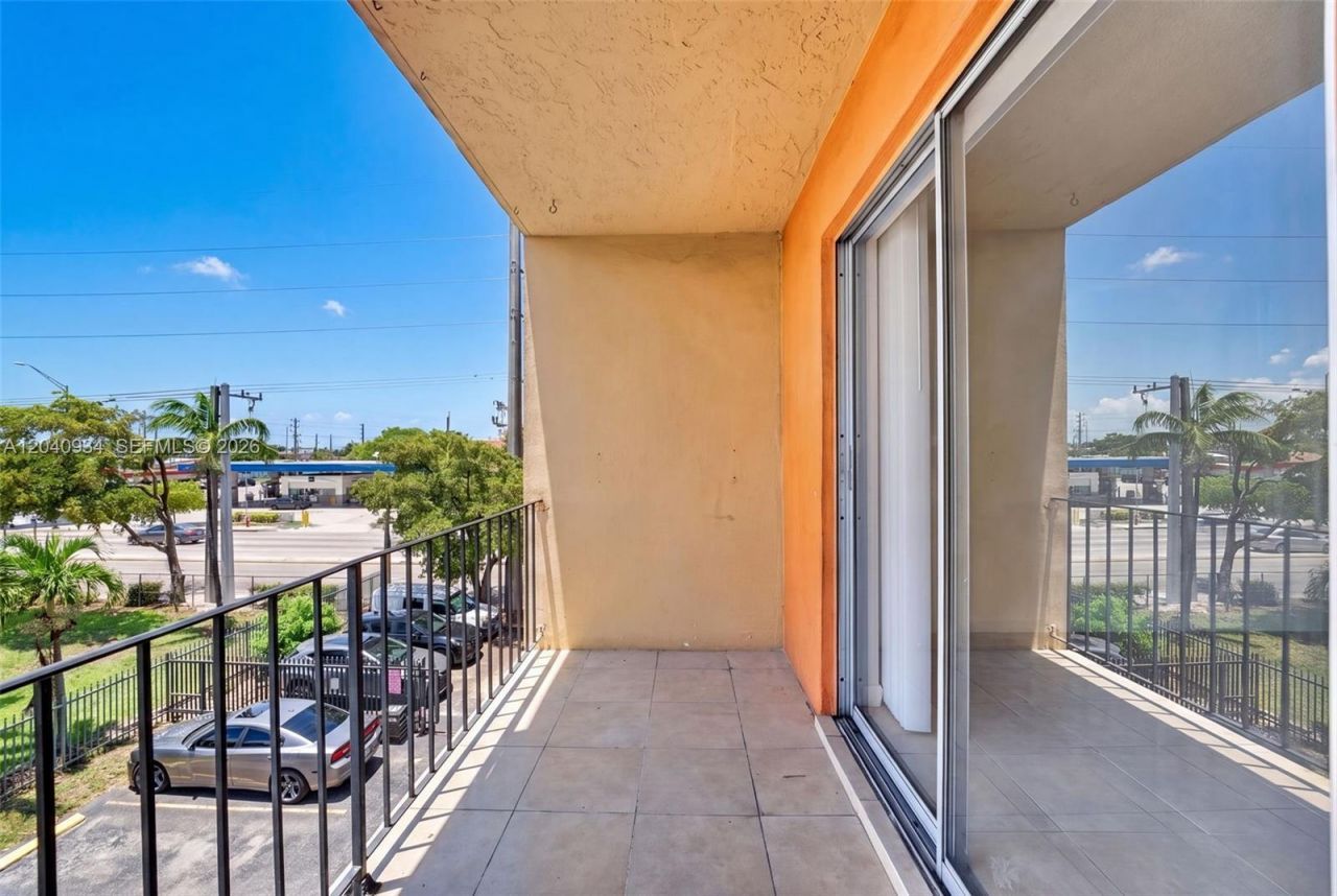 6780 W 2nd Ct, Unit 316, Hialeah, FL 33012 Photo