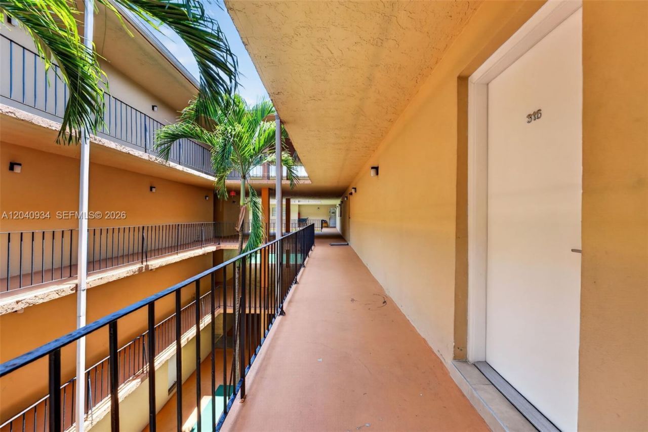 6780 W 2nd Ct, Unit 316, Hialeah, FL 33012 Photo