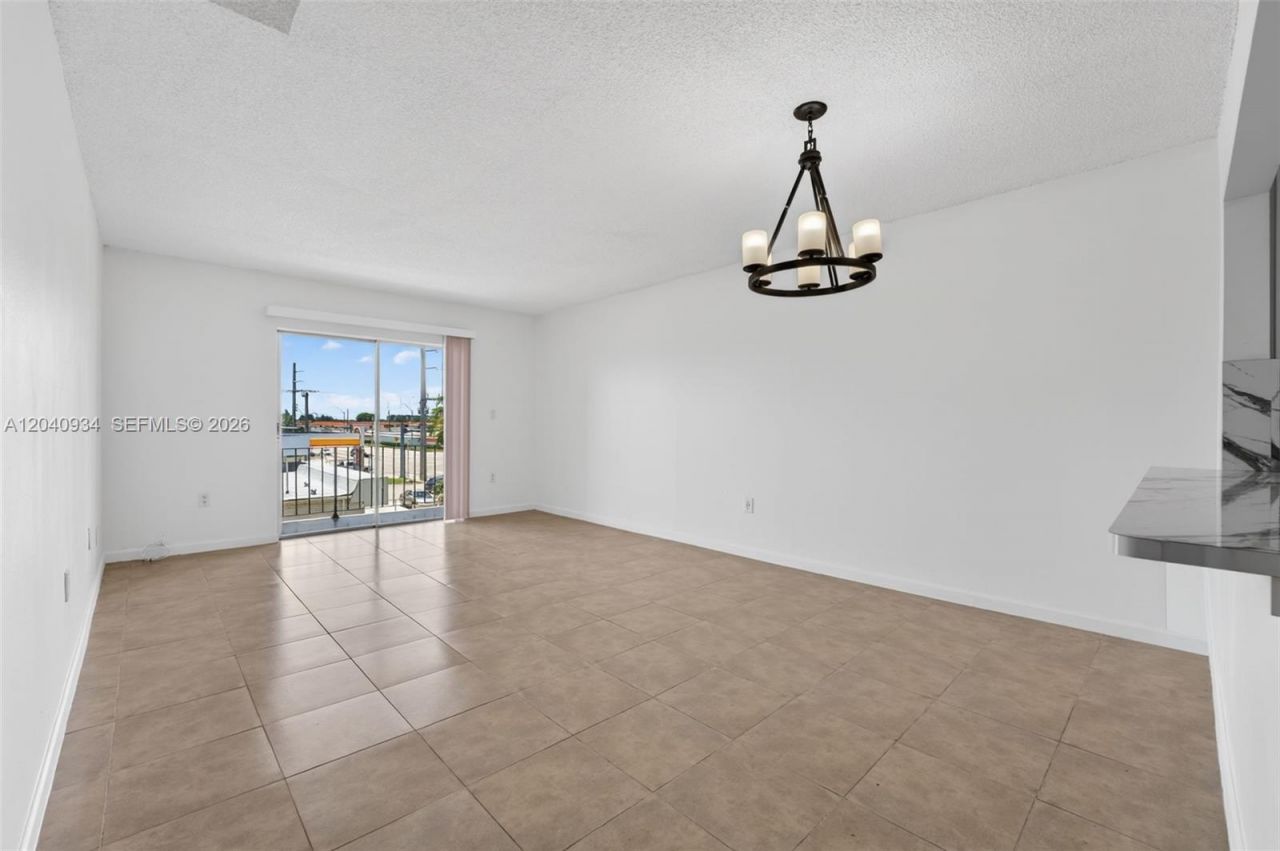6780 W 2nd Ct, Unit 316, Hialeah, FL 33012 Photo