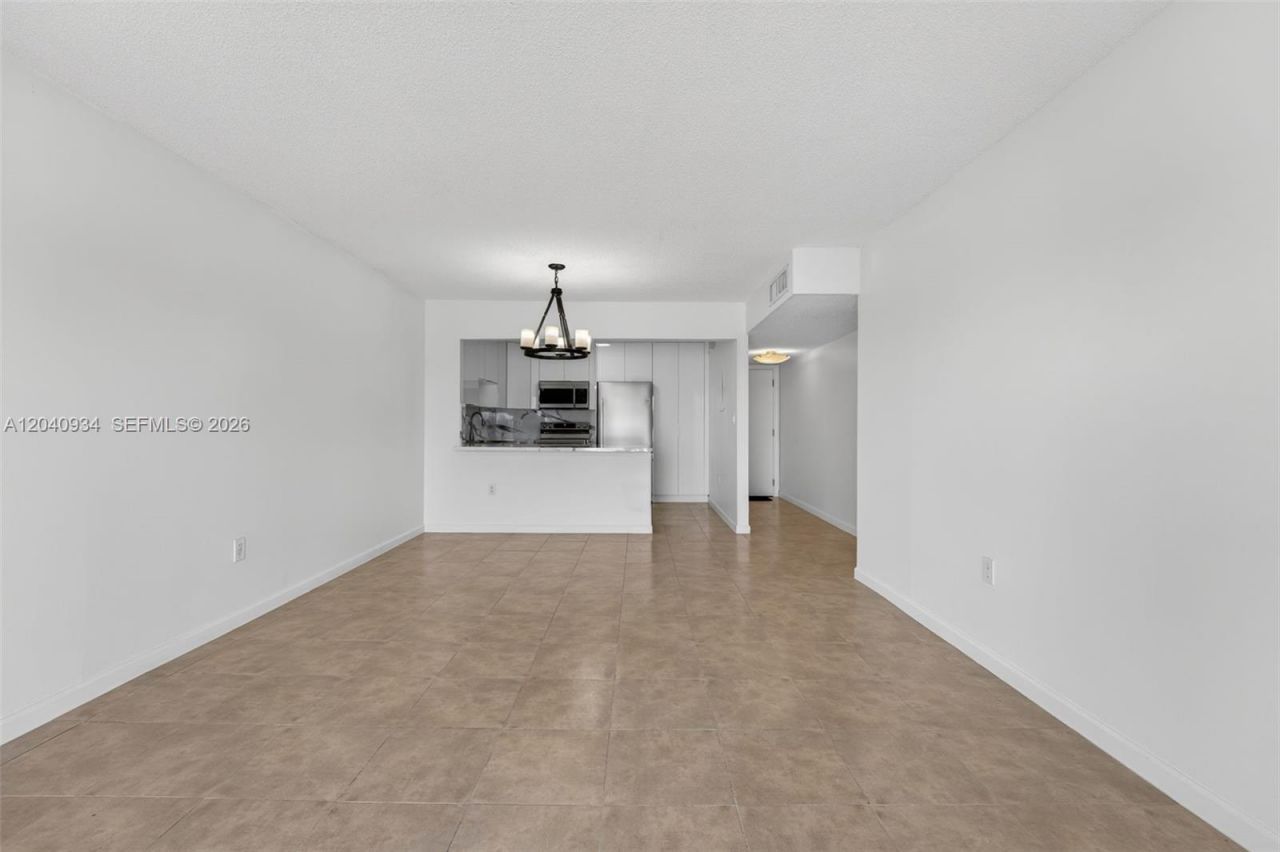 6780 W 2nd Ct, Unit 316, Hialeah, FL 33012 Photo