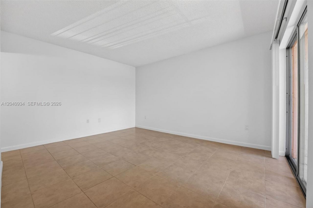 6780 W 2nd Ct, Unit 316, Hialeah, FL 33012 Photo