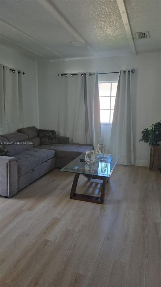 570 NW 97th St , Miami, FL 33150 Photo
