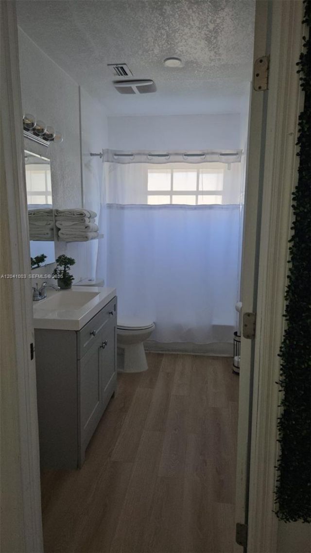 570 NW 97th St , Miami, FL 33150 Photo