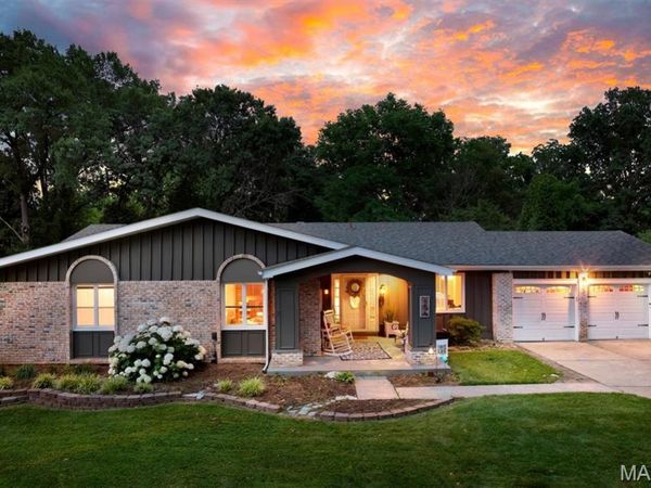 806 Hollyridge Drive, Ballwin, MO 63011