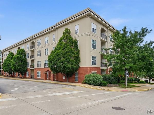 1270 Strassner Drive, Unit 3312, Brentwood, MO 63144