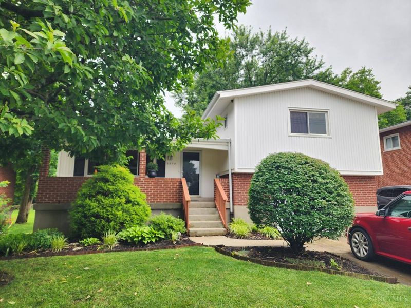 5619 Woodhaven Drive, Green Township, OH 45248 Photo 1