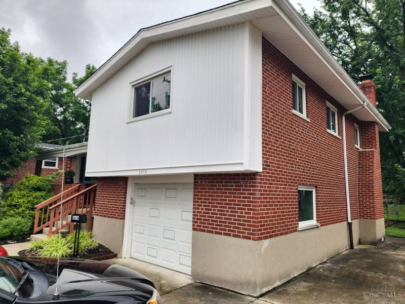 5619 Woodhaven Drive, Green Township, OH 45248 Photo 2